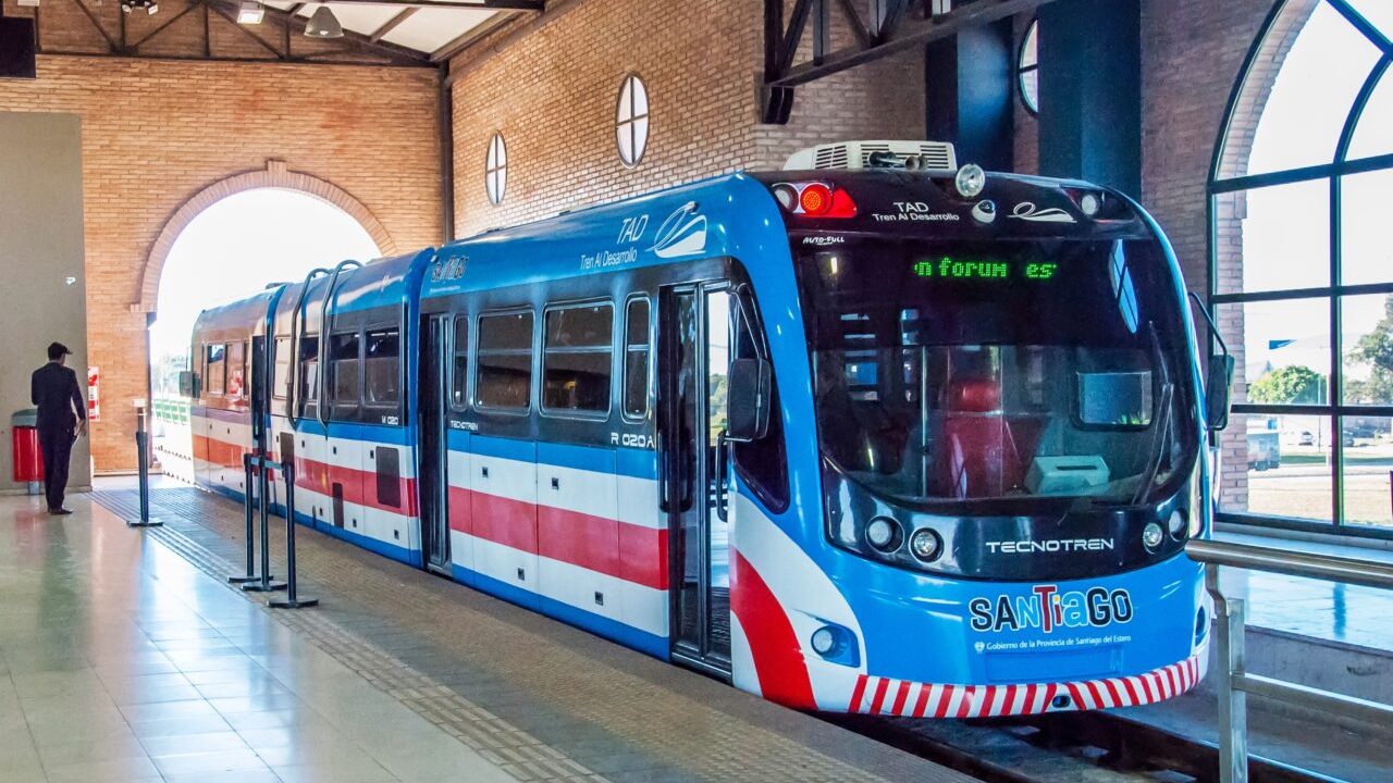 Tren al Desarrollo suspende su servicio por mantenimiento y vandalismo