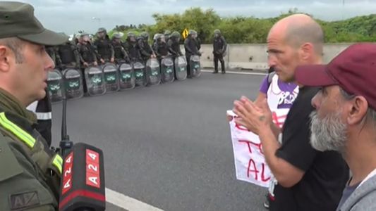 Trabajadores de Fate cortaron la Autopista Panamericana en reclamo por el cierre de la planta