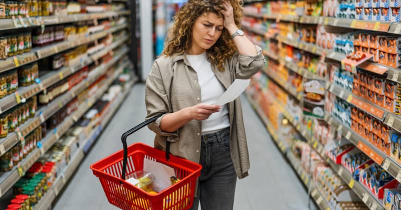 El Índice de Confianza del Consumidor cayó 4,7% en febrero y marcó su peor registro en seis meses