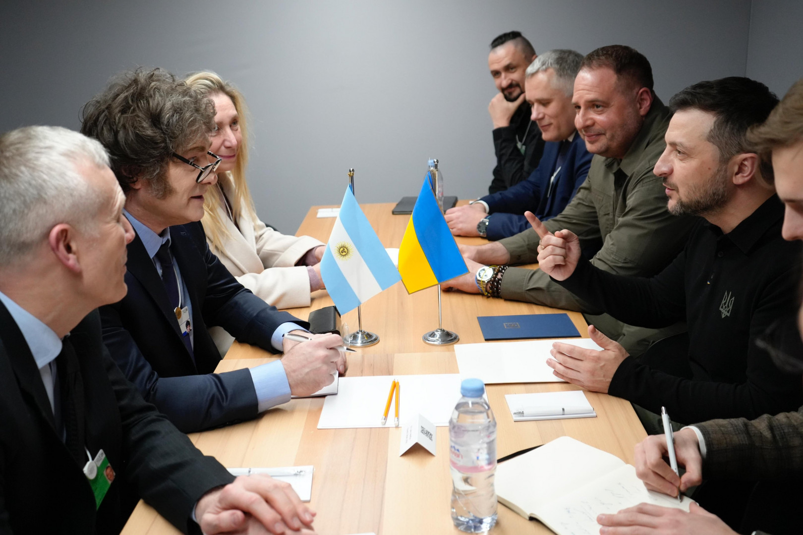 Milei postergó su viaje a Ucrania por seguridad y planea visitar Polonia en 2026