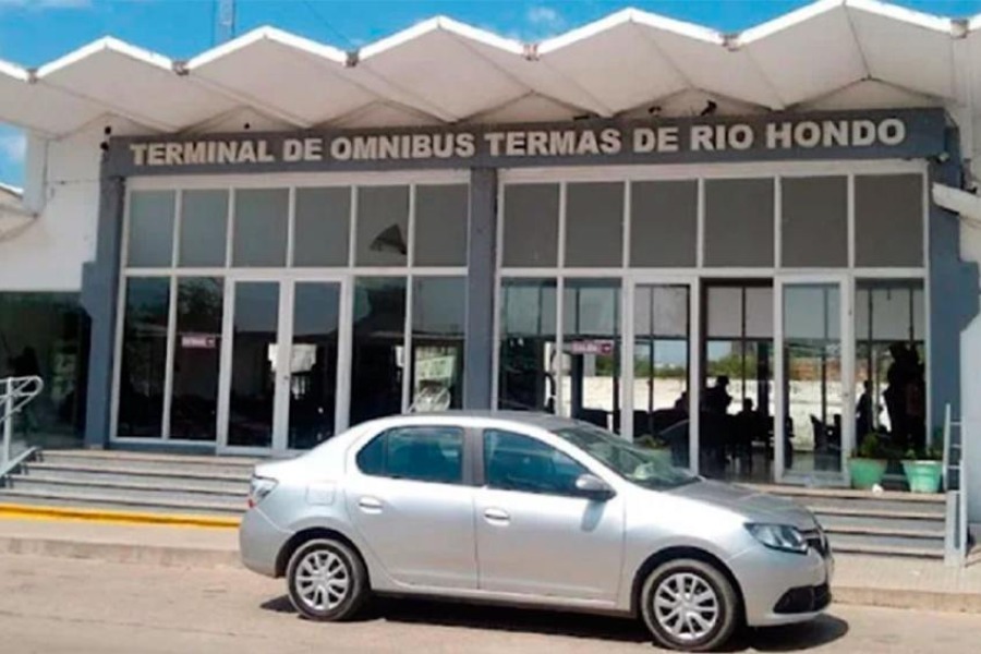 "Ya vamos a ver quién es más macho": detuvieron a un hombre que amenazó a un policía en la terminal de Las Termas