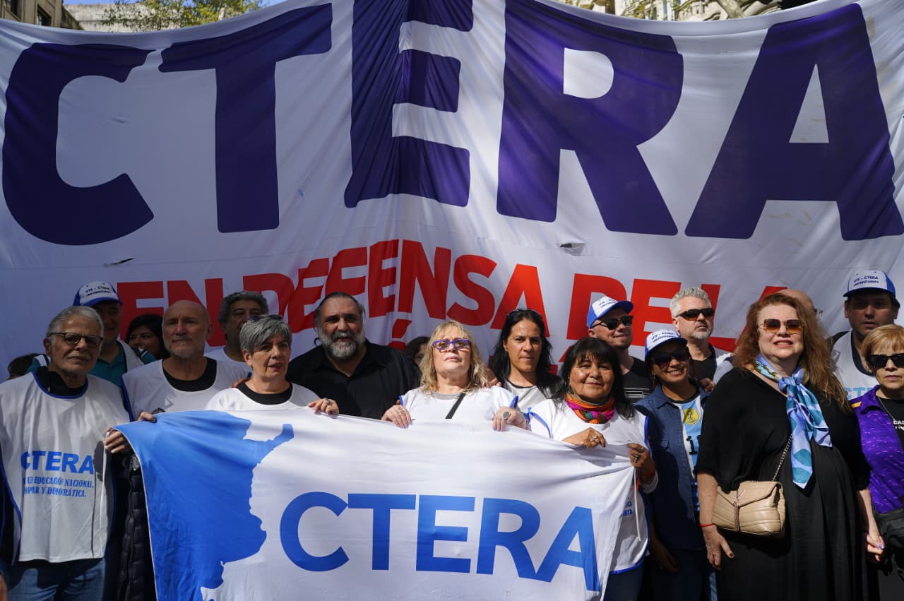 Docentes se suman al paro por el Día de la Mujer y peligra el normal inicio de semana