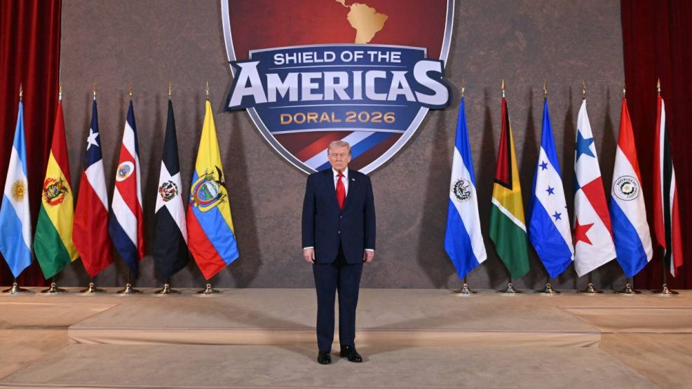 Donald Trump afirmó que el régimen de Cuba "vive sus últimos momentos" y reveló negociaciones con la isla