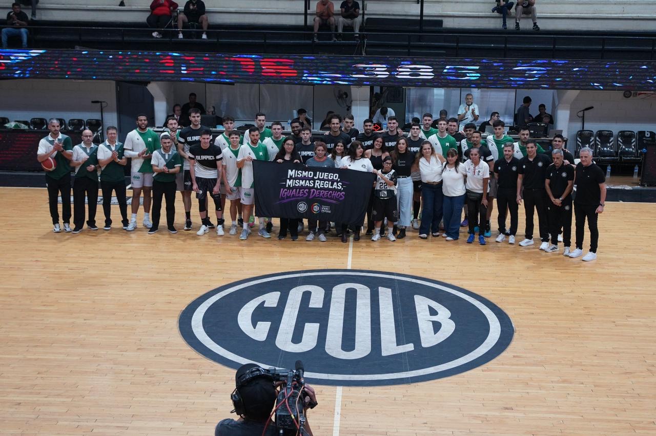 Acción simbólica por el Día de la Mujer en el estadio Vicente Rosales