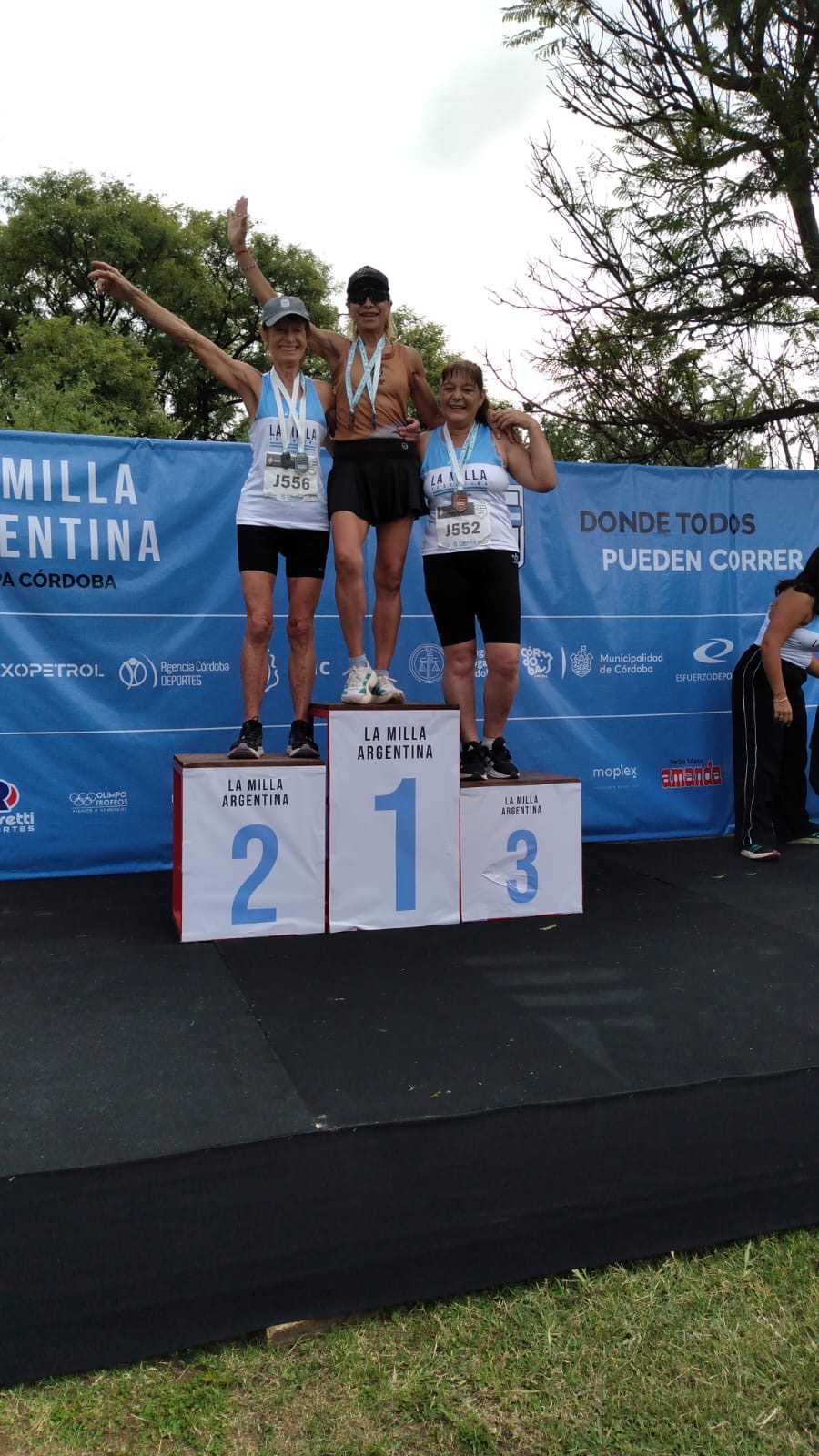 Atleta santiagueña se destacó en Córdoba y ganó la Milla Nacional en su categoría