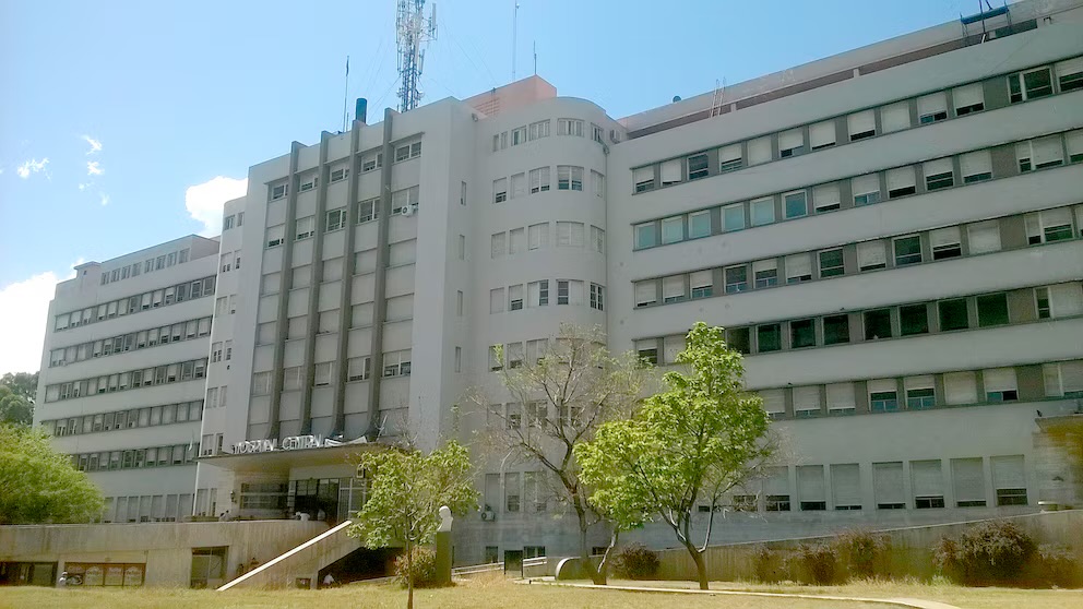 Tragedia en Mendoza: preso cayó desde un tercer piso del hospital cuando intentaba fugarse y murió