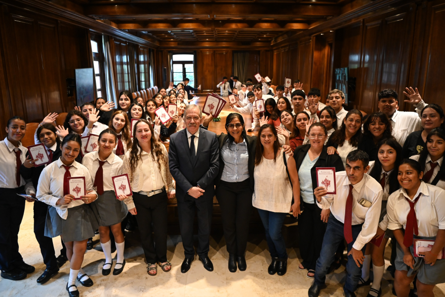 "Conociendo mi Provincia 2026": Elías Suárez recibió a los primeros estudiantes en Casa de Gobierno