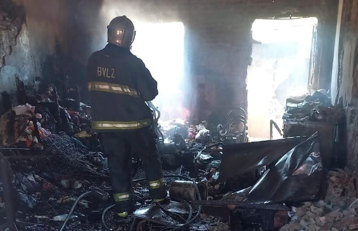 Voraz incendio consumió una vivienda en La Banda en plena jornada de lluvias