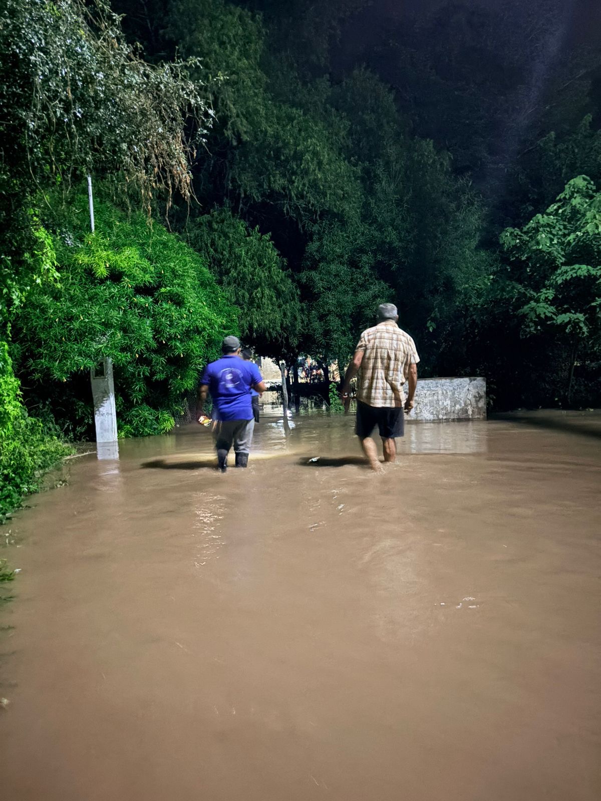 Villa Zanjón: despliegan operativo de asistencia tras las fuertes lluvias