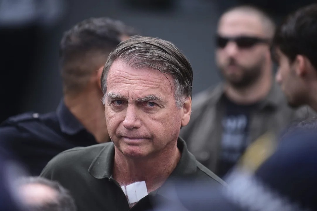 Bolsonaro fue internado en terapia intensiva por una neumonía y su familia volvió a pedir prisión domiciliaria