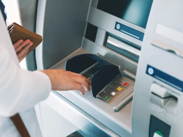 Empleada del IPVU recibió 4 millones por error y compró un terreno