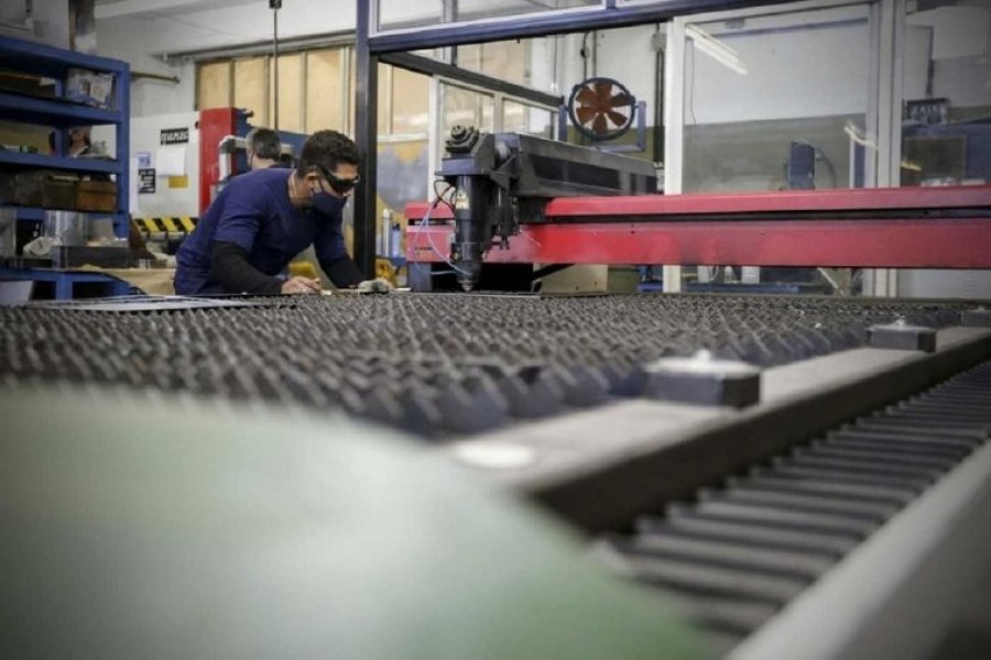 Fuerte desplome de la actividad metalúrgica y advertencia por despidos