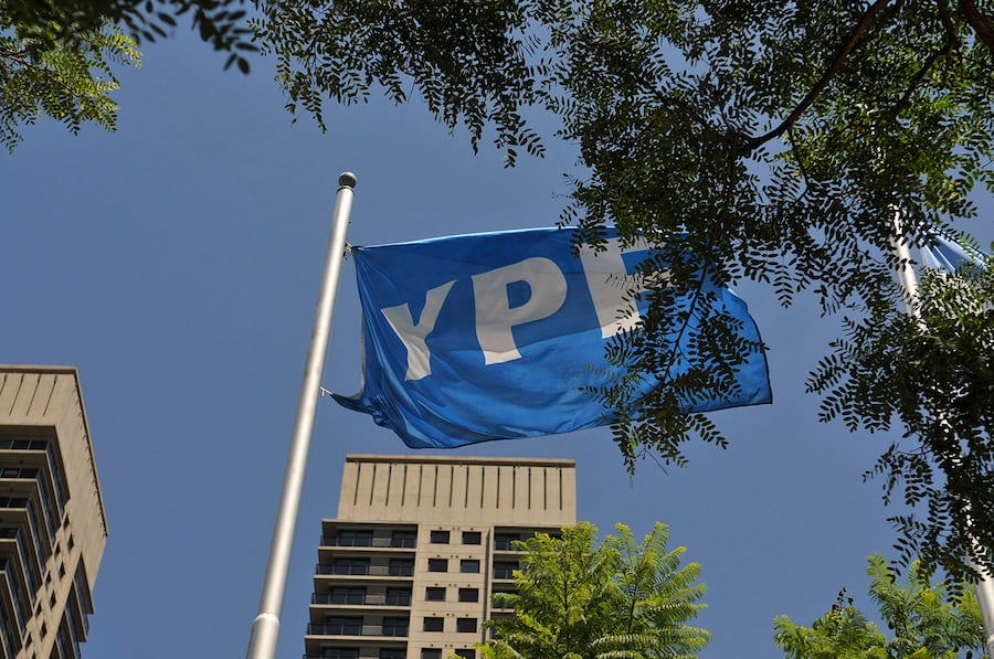 Juicio por YPF: la justicia de Estados Unidos suspendió las demandas contra Argentina