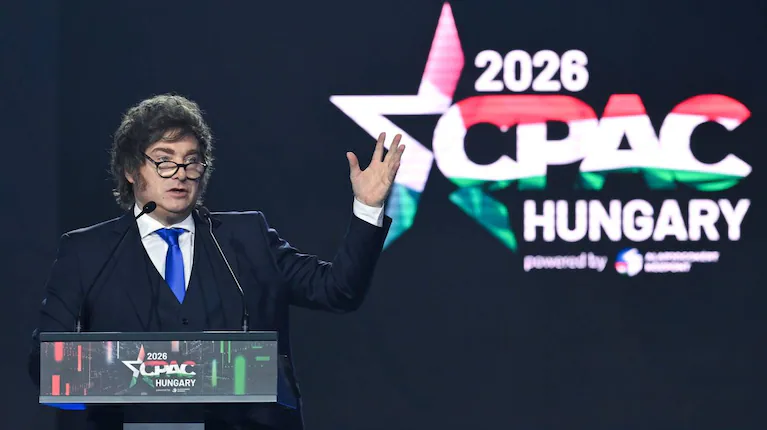 Javier Milei regresó al país tras su gira por Hungría y enfrenta una semana de definiciones