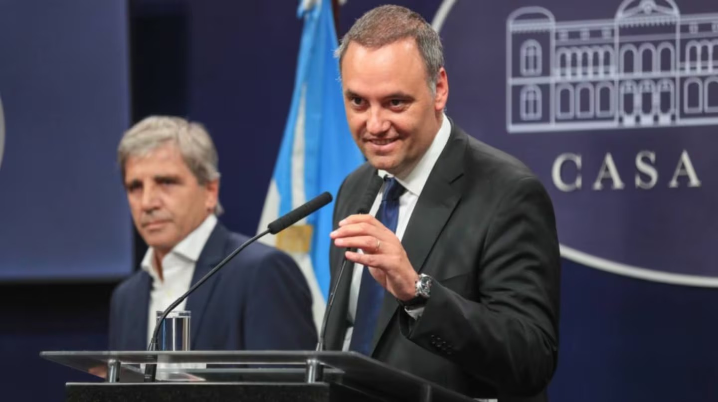 Tras las polémicas por sus viajes, Manuel Adorni vuelve a dar conferencias en Casa Rosada