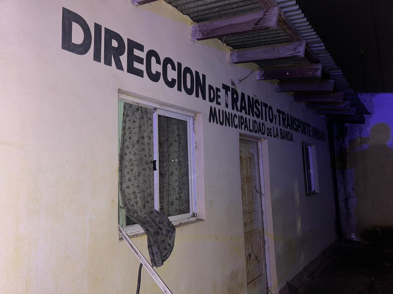 Robaron elementos de vehículos oficiales en el depósito de tránsito de La Banda