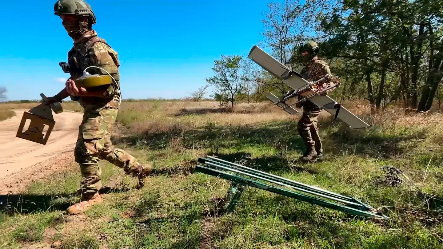 Rusia a la caza de universitarios: amenazan con expulsar a alumnos aplazados para enviarlos a la guerra de drones