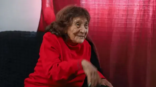 La "Mirtha Legrand" de Centenario: la asombrosa historia de Tránsito Arjona, el corazón de 99 años que inspira a Neuquén