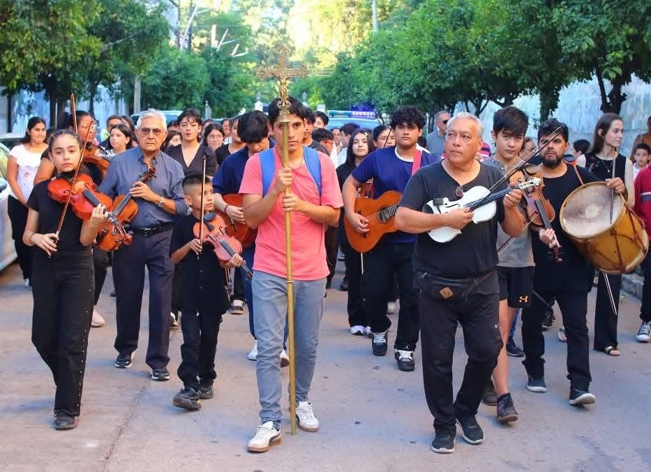 El Vía Crucis con violines conmovió a Santiago del Estero