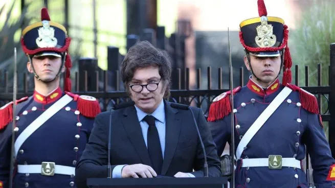 Milei encabeza el acto central por el Día del Veterano en Retiro