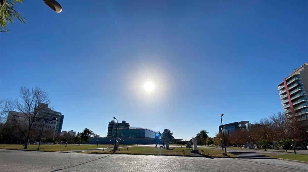 Sábado de calor e inestabilidad en Santiago: la máxima llegará a los 32°C