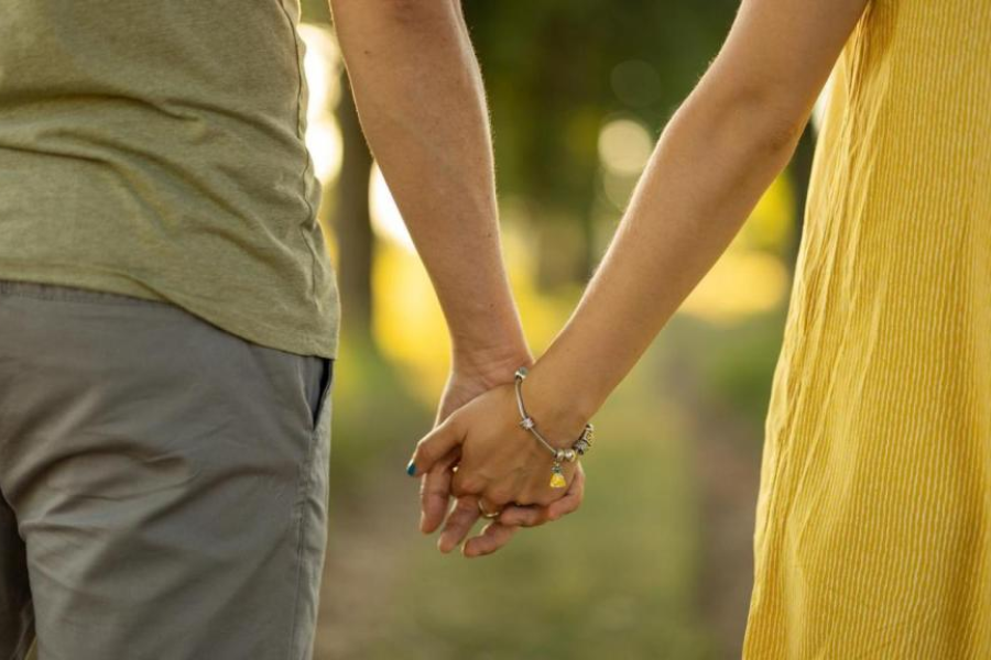 Buscó a su madre biológica y terminó destruyendo su matrimonio por iniciar una relación incestuosa