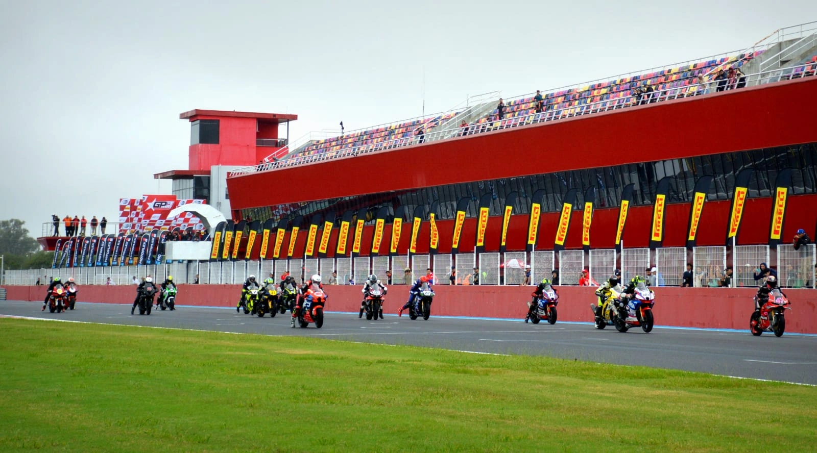 Termas de Río Hondo: El motociclismo argentino-chileno rugió en una histórica jornada de integración regional