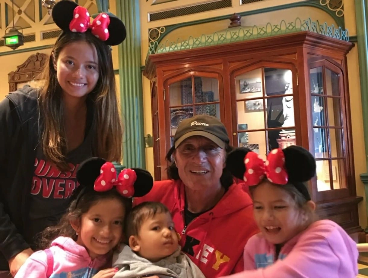 Emoción en el tenis: Guillermo Vilas reapareció en una tierna imagen familiar de Pascuas