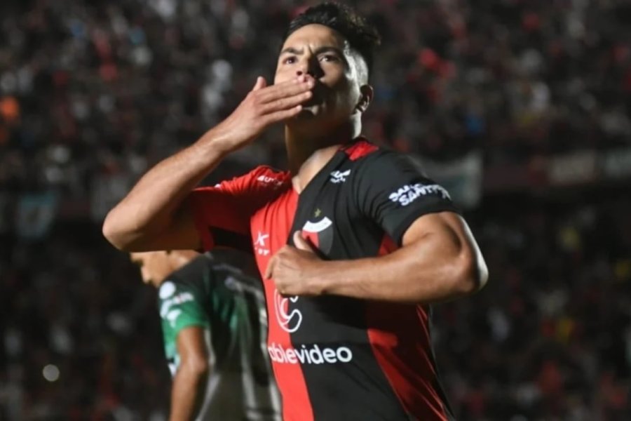 Ignacio Lago, delantero de Colón, presentó a su novio en televisión