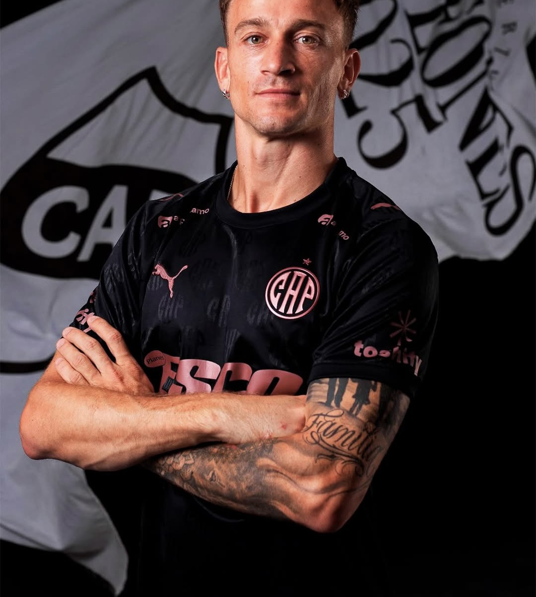 Platense presentó su nueva camiseta y la estrenará en la Copa Libertadores