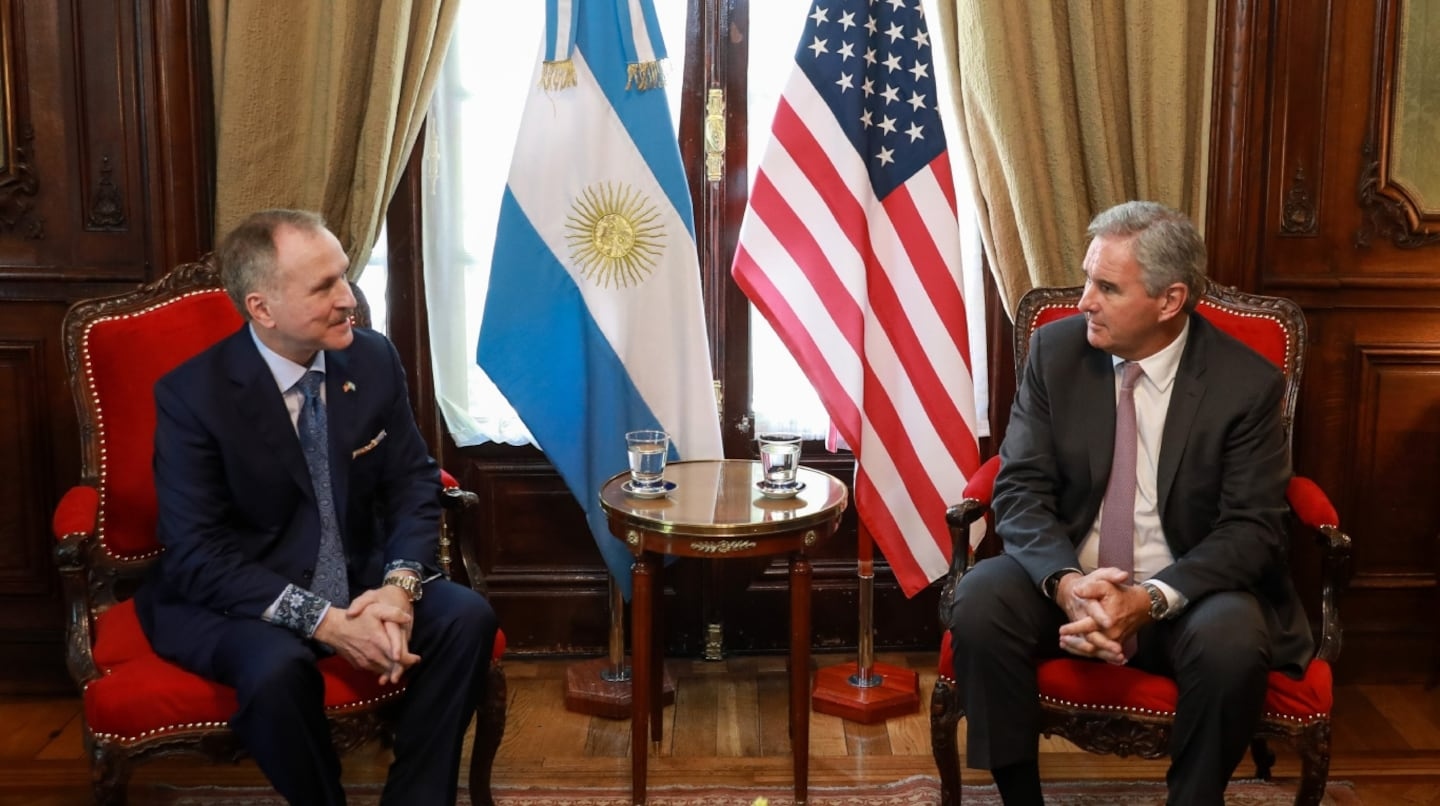 El Gobierno reforzó su alineamiento con Estados Unidos a horas de que venza el ultimátum de Trump a Irán