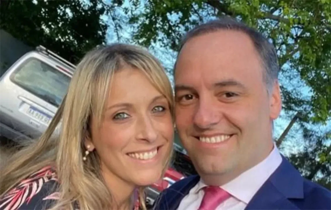 La Justicia citó a declarar a las cuatro mujeres que le prestaron dólares a Adorni para los departamentos