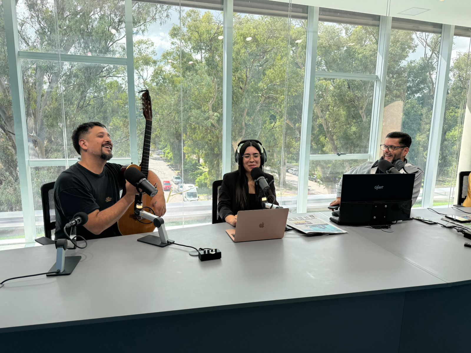 Franco Ramírez visitó Radio LV11: presentó su disco homenaje a Jacinto Piedra y celebró su consagración en Baradero