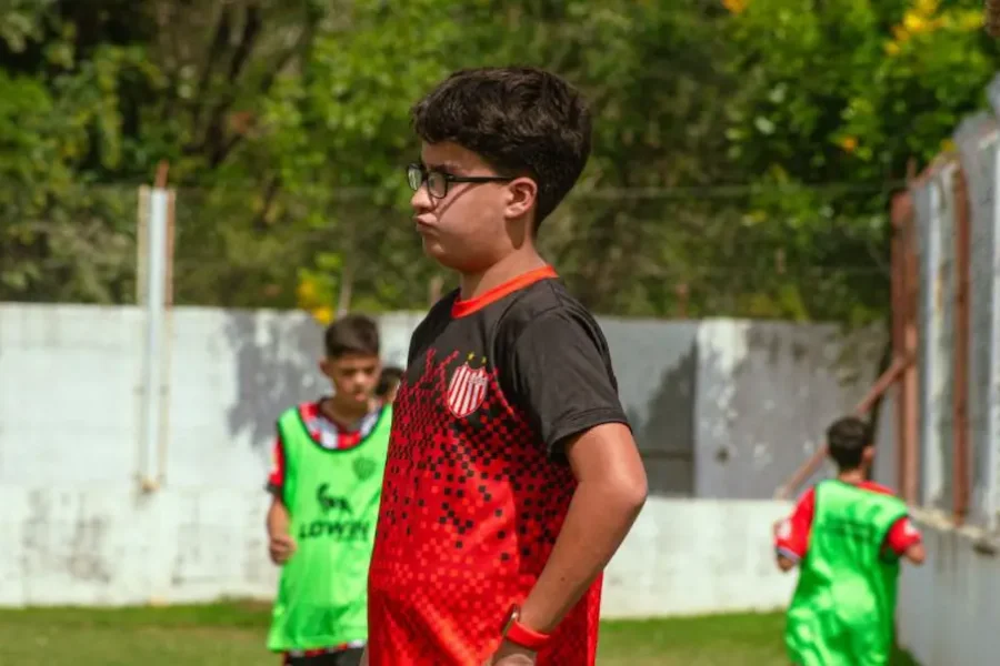 Joaquín, el joven estratega que sorprende en el fútbol cordobés