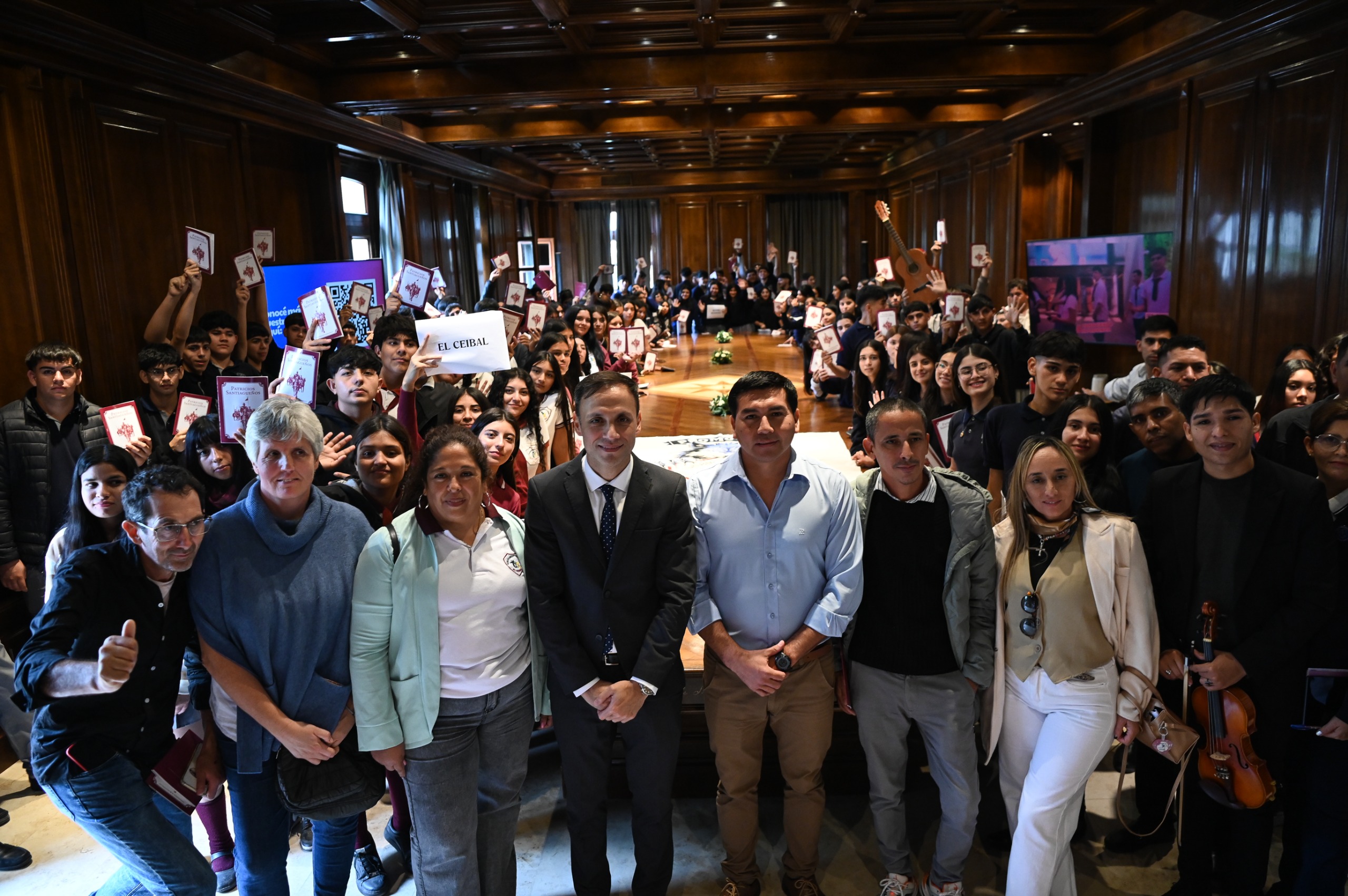 Estudiantes del El Ceibal y Monte Quemado visitaron la Casa de Gobierno