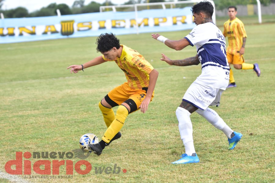 Mitre y Estudiantes quedaron a mano en el debut