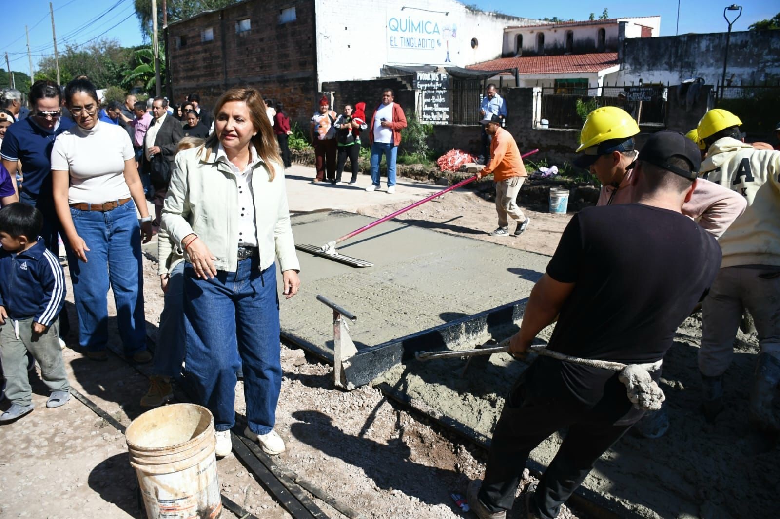 Norma Fuentes supervisó la pavimentación de la calle Las Moras: una obra clave para la conectividad del barrio Los Flores