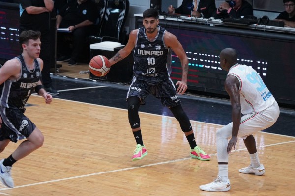 Olímpico y una última vida: ¿qué necesita el "Negro" para clasificar tras la caída en Corrientes?