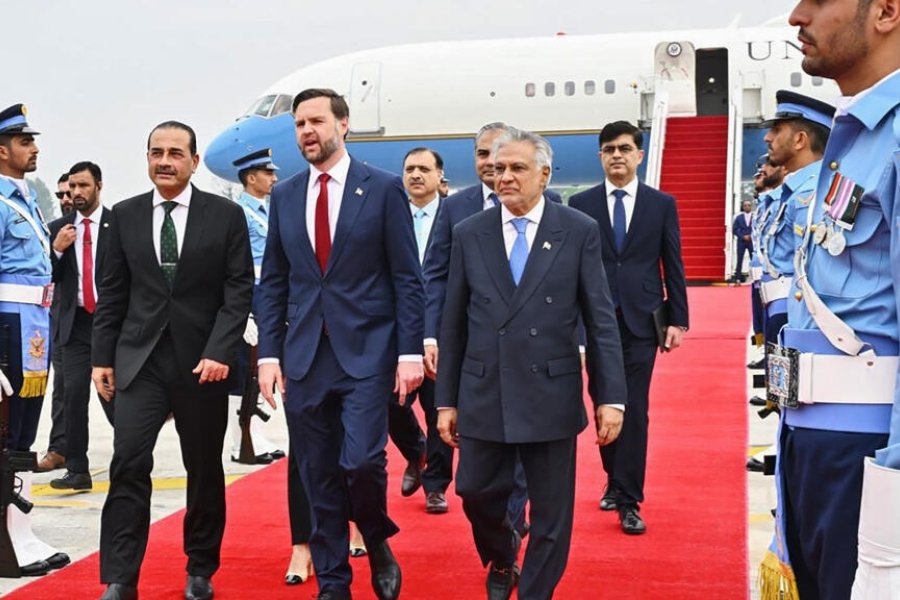 Clima "cordial" y cruce de textos: así avanza el histórico diálogo EEUU e Irán