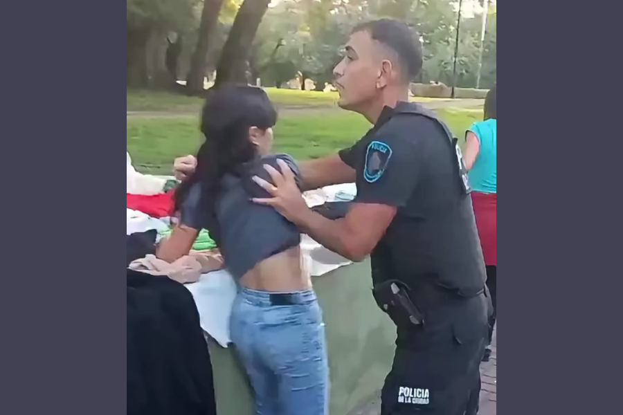 "Valiente con una mujer": policía hostigó a una joven por vender ropa usada en el parque