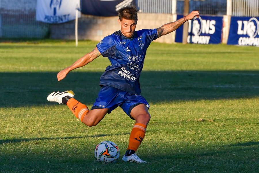 Sarmiento de La Banda busca el despegue: el "Profesor" recibe al líder Juventud Antoniana con la obligación de ganar
