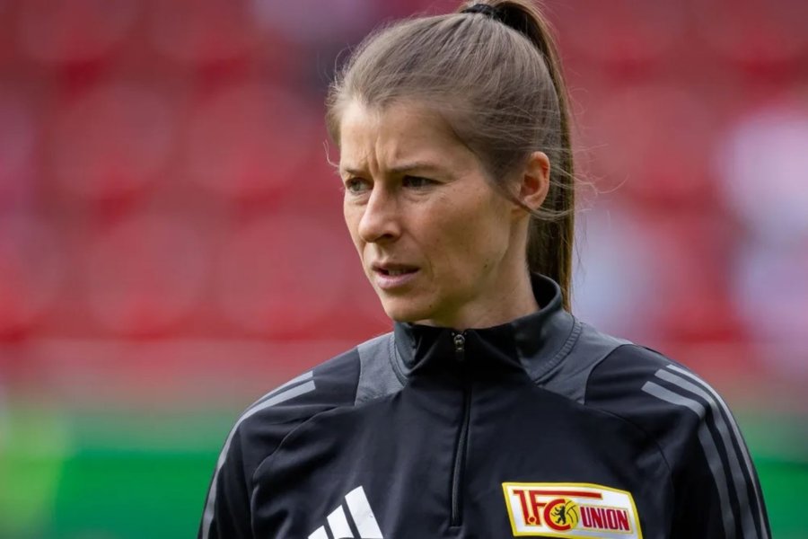 Hito histórico en el fútbol mundial: Marie-Louise Eta es la primera mujer en dirigir en la Bundesliga masculina
