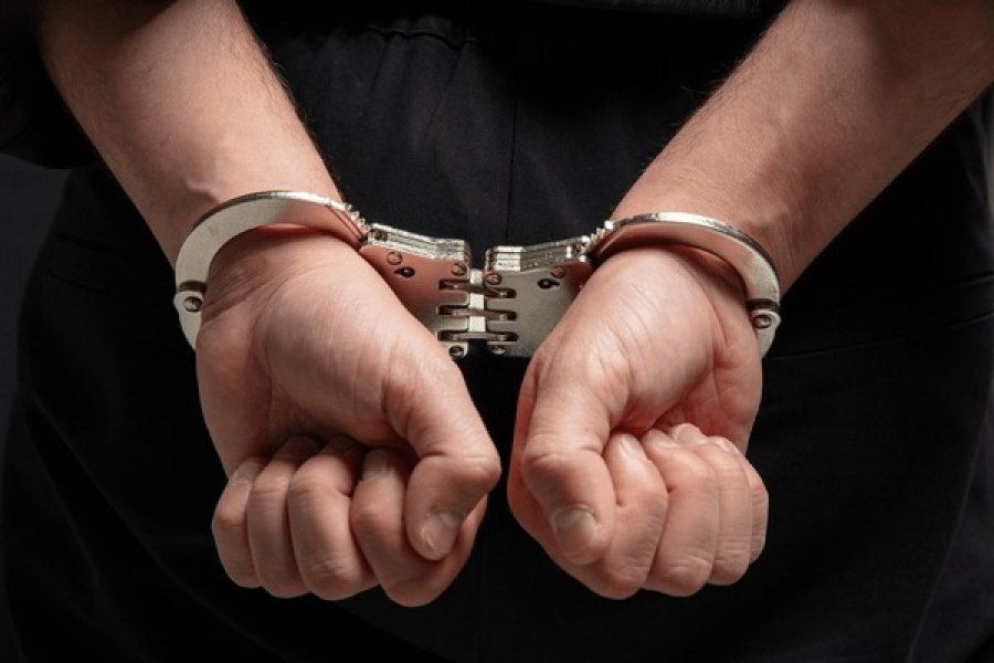 Quiso robar herramientas y un celular, fue reducido por vecinos y terminó demorado por la Policía