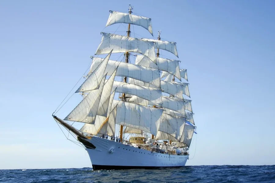 Zarpó la Fragata ARA Libertad: inicia un viaje de 142 días por América