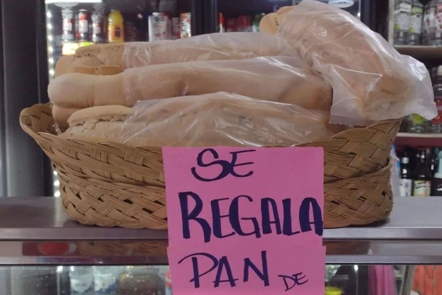 Solidaridad en tiempos difíciles: regalan pan para quienes más lo necesitan