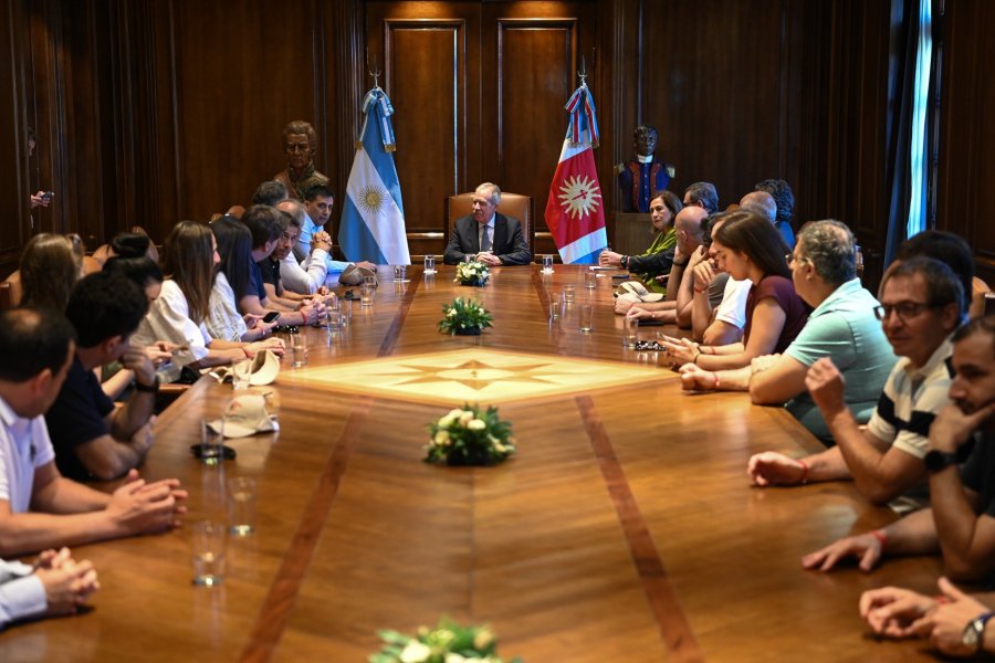 Elías Suárez recibió a los cirujanos más prestigiosos del país