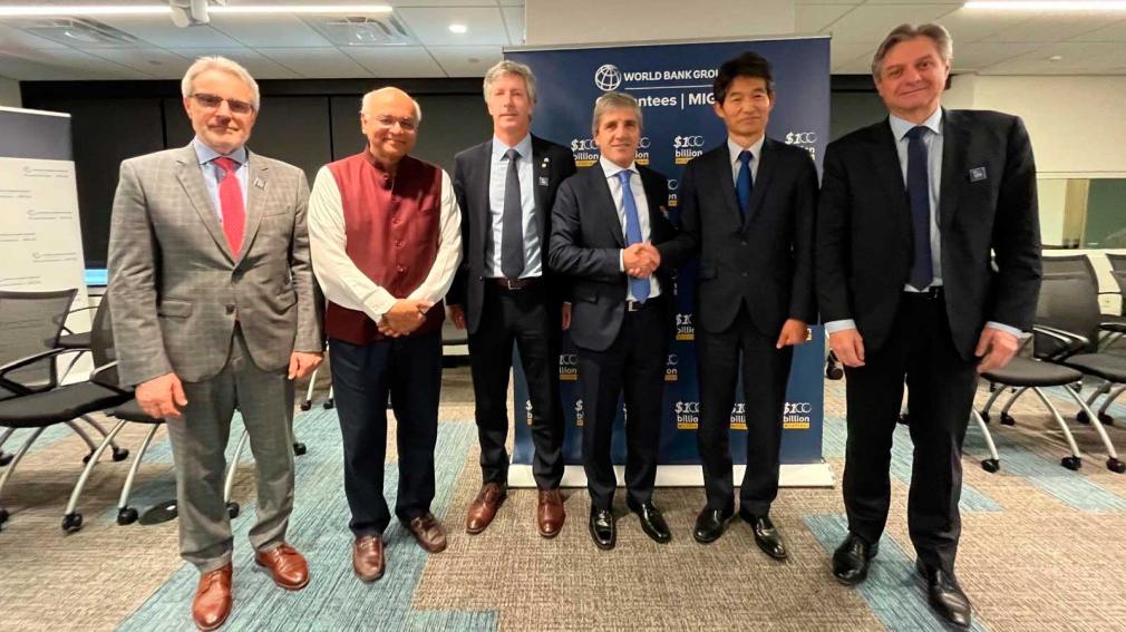 Caputo cerró su gira en Washington: acuerdos con el Banco Mundial para refinanciar deuda y bajar tasas